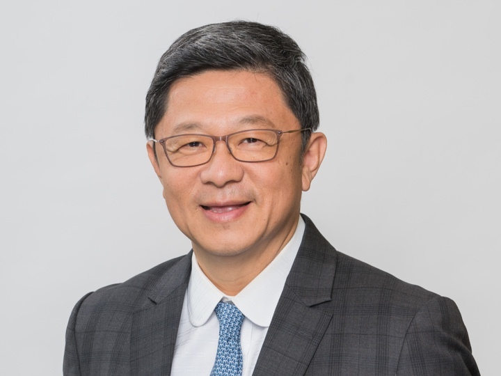 Robin hu temasek head sustainability stewardship group profilephoto